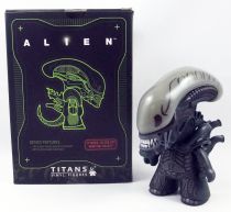 Alien - Titans Merchandise - Alien 4.5\  vinyl figure (Wootbox Excl