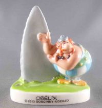 Asterix - Medium Fève Porte Bougie Porcelaine Vernie 2013 Bobéche - Obélix Présentant un Menhir