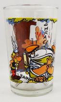 Asterix - Verre Amora 1986 - Asterix et Obelix secouent un arbre à romains