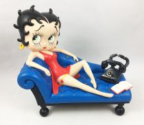 Betty Boop - Statue Résine 20cm - Betty Boop allongée sur Sofa (2003)