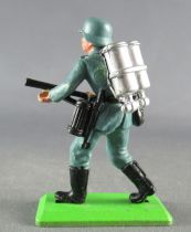 Britains Deetail - WW2 - German - 2sd series flame thrower