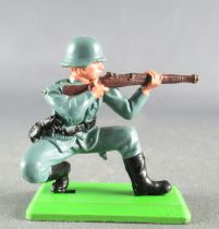 Britains Deetail - WW2 - German - 2sd series kneeling firing rifle