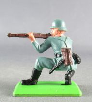 Britains Deetail - WW2 - German - 2sd series kneeling firing rifle