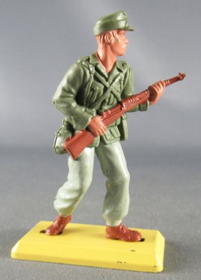 Britains Deetail - WW2 - German - Afrika Corps advancing with rifle ...