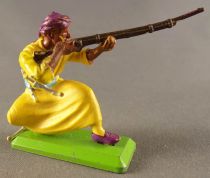 Britains Deetail Arabs Desert Footed Fighter firing rifle kneeling