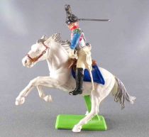 Britains Deetail Waterloo Français cavalier Cuirassier Bleu Chargeant Regardant à Droite Cheval Blanc Cabré