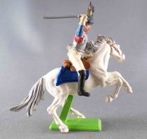 Britains Deetail Waterloo Français cavalier Cuirassier Bleu Chargeant Regardant à Droite Cheval Blanc Cabré