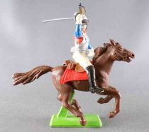 Britains Deetail Waterloo Français cavalier Cuirassier Bleu Chargeant Regardant à Droite Cheval Brun Galop Court