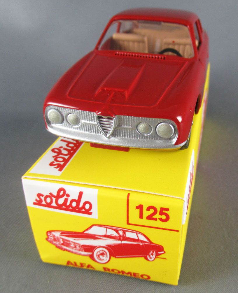 Club Solido Gift Set Ref 125 Series 100 Alfa Romeo 2600 Red 1:43