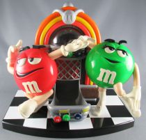 Distributeur de bonbons M&M\'s - Rouge & Vert dansent autour du Juke-box