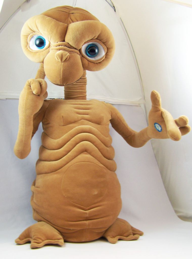 E.T. - Toys 'R' Us Exclusive - E.T. & Elliot (interactive figures)