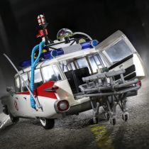 Ghostbusters - Hasbro - ECTO-1 (1984) 1:18 scale (Plasma Series)