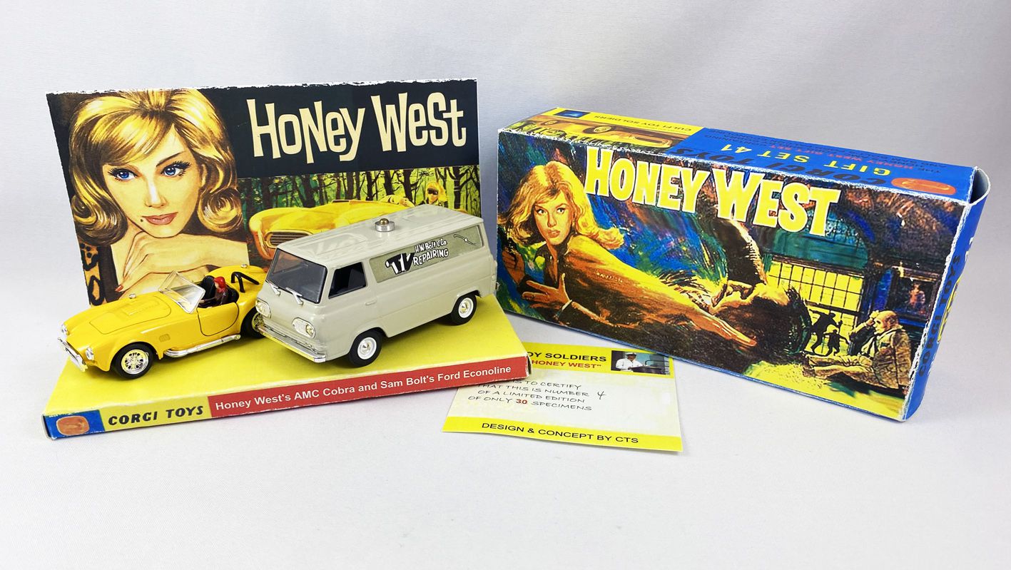 Honey West - Corgi Toys Gift Set 41 (Culfi Toy Soldiers) - Honey's AMC Ford  Shelby Cobra 