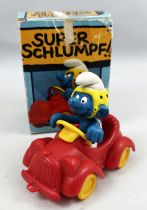 Les Schtroumpfs - Schleich - 40210 Schtroumpf en Voiture Rouge (en Boite)