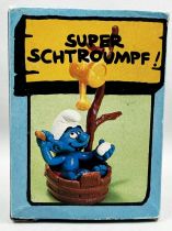 Les Schtroumpfs - Schleich - 40235 Schtroumpf avec baignoire & arrosoir (en boite MAFI)