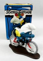 Les Schtroumpfs - Schleich - 40501 Coureur Cycliste (en boite)