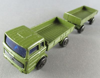 Matchbox no store 1 mercedes truck