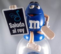 M&M\'s Candy Dispenser - Blue with Saluda al Rey Sign on Blue Counter Top Dispenser