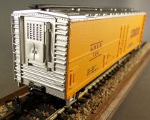 Mehano Ho Usa Reefer 40\' Wagon with Bogies A.R.L.X. 754 Armour Yellow Livery
