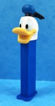 (Mickey and friends - PEZ dispenser - Donald (patent number 7.523.841)