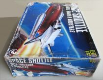 Monogram - 85-5089 Space Shuttle with Fuel Tank and Boosters 1:72 Mint in Damaged Box