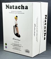 Natacha Hôtesse de l\'Air \ Pile d\'Albums\  - Statuette Résine 22cm - Collectoys