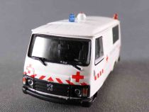 Norev Micro Miniature 472107 Ho 1/87 Peugeot J9 Ambulance Croix Rouge Française Neuf Boite