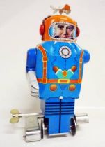 Robot - Mechanical Walking Tin Robot - Astronaut Robot