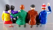 Scalextric 1:32 - Plastic Figure 54 mm - Group of 5 Seated Spectators including Children for Slot Car 1