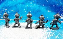 Space Toys - Figurines Plastiques - COMA Martians (5 figurines + fusée)