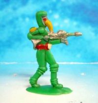 Space Toys - Plastic Figures - Outer Space Bazaar: Alien (green) with Ray Rifle