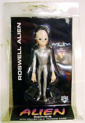 miniature alien figures