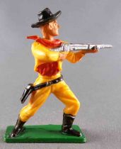 Starlux - Cow-Boys - Série 55/56 Luxe (Monobloc) - Piéton Tireur Fusil Debout (Jaune Chemise Rouge) (Réf C 2121)