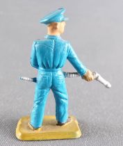 Starlux 35mm (1:50) - Cars Station - Gaz Station Man with Nozzle (ref 1028)