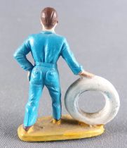 Starlux 35mm (1:50) - Cars station - Mechanic with tyre (ref 1021)