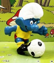 The Smurfs - Schleich - 20035 Kicker Smurf (yellow t-shirt & red short)