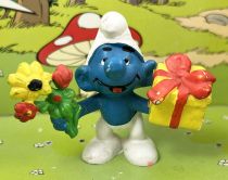 The Smurfs - Schleich - 20040 Smurf with present & flowers