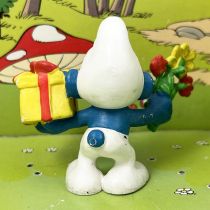 The Smurfs - Schleich - 20040 Smurf with present & flowers