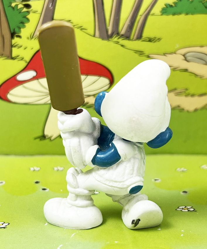 The Smurfs - Schleich - 20066 Cricket Smurf (ocher & red bat)