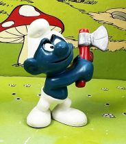 The Smurfs - Schleich - 20087 Smurf with axe (W. Berrie Co.)