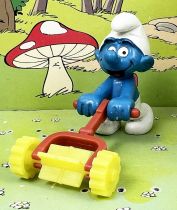 The Smurfs - Schleich - 40225 Smurf with Loanmower