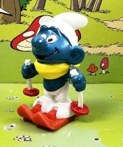 The Smurfs - Schleich - Skier Smurf (red poles)