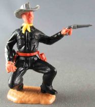 Timpo - Cow-Boys - 3rd Series - Footed Left Arm Outstretched (pistol) Black Shirt Kneeling Black legs