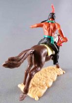 Timpo Indians 2nd Series (moulded weapon) Mounted with Knife Black Legs Brown Red Feather Dark Brown Galloping (long) Horse