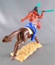 Timpo Indians 3rd series (3 pieces head - knife belt) Mounted Right Arm up (Green spear) bue legs Dark Brown Galloping horse