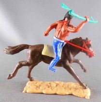 Timpo Indians 3rd series (3 pieces head - knife belt) Mounted Right Arm up (Green spear) bue legs Dark Brown Galloping horse