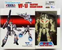 Toynami Harmony Gold - Robotech Macross - Rick Hunter\'s VF-1J Valkyrie 1/100 scale Variable Fighter 