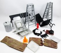 WWE Jakks Pacific - Wrestling figures accessory lot : tables, ladders, chairs... oh my! (loose)